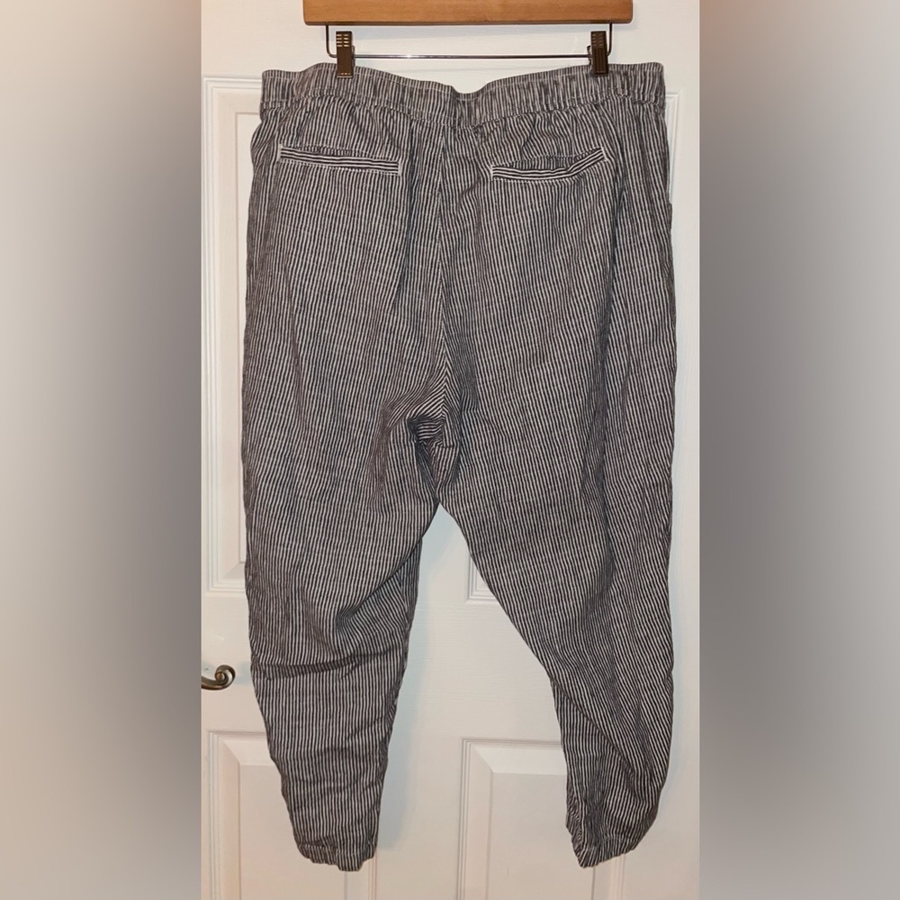 Old Navy Women’s Black and White Striped Capr Pants XL - Picture 4 of 4